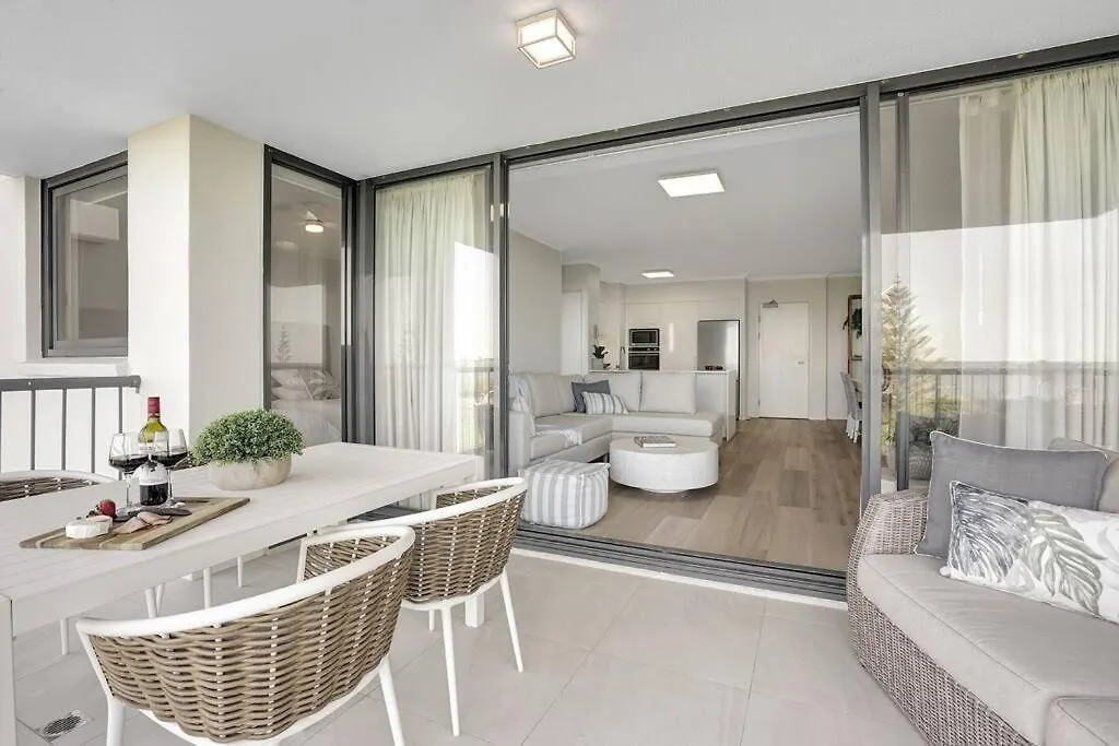 Panoramic Ocean View 2 Bed 2 Bath Apartment Alexandra Headland 0*,