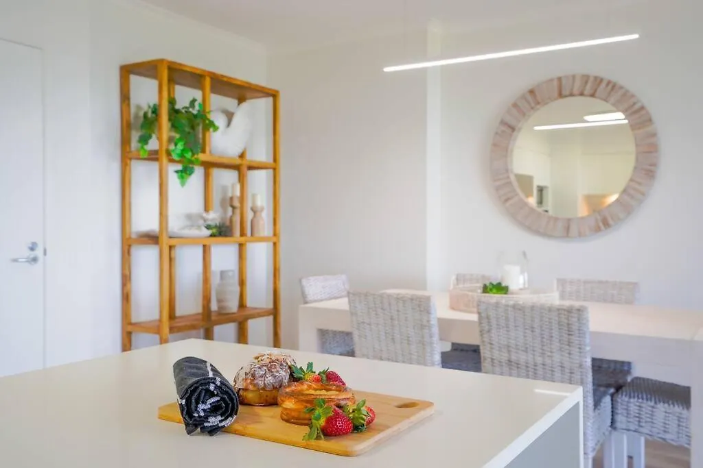 Panoramic Ocean View 2 Bed 2 Bath Apartment Alexandra Headland