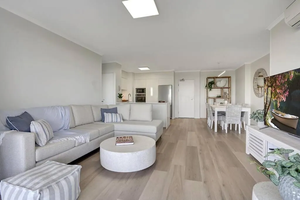 Panoramic Ocean View 2 Bed 2 Bath Apartment Alexandra Headland