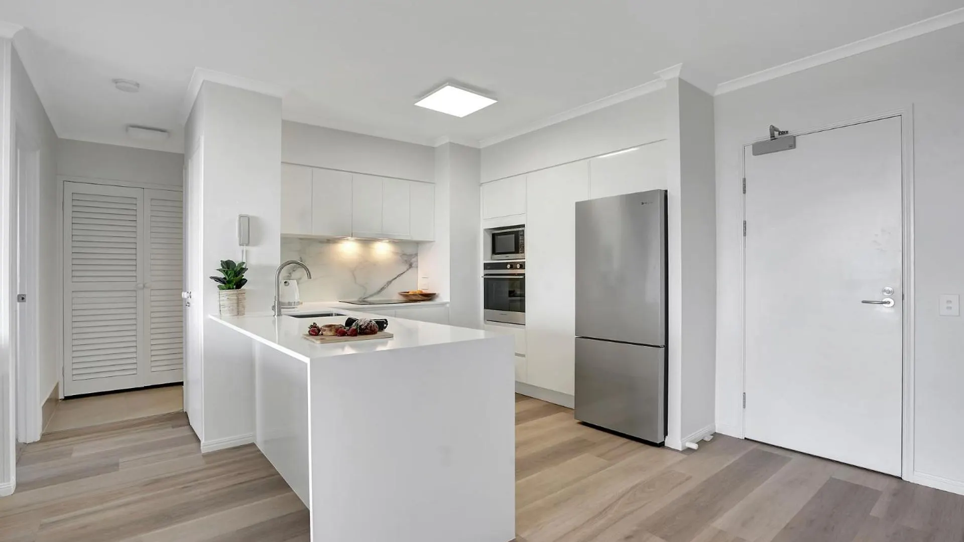 Panoramic Ocean View 2 Bed 2 Bath Apartment Alexandra Headland