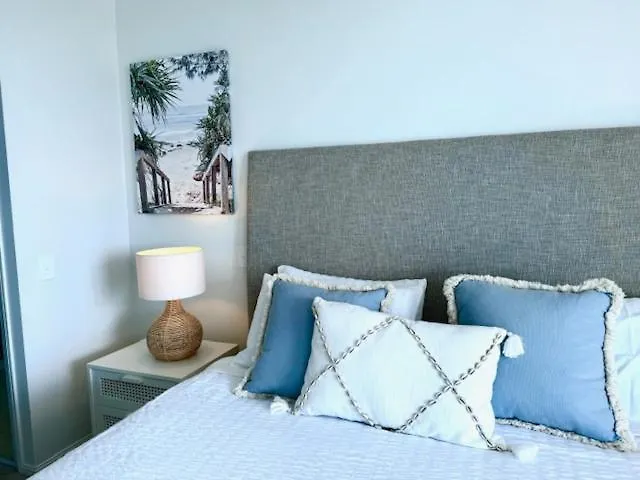 Panoramic Ocean View 2 Bed 2 Bath Apartment Alexandra Headland