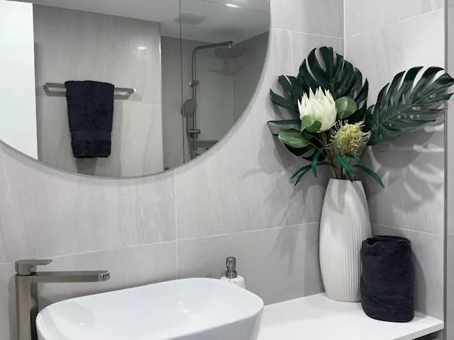 Panoramic Ocean View 2 Bed 2 Bath Apartment Alexandra Headland Australia